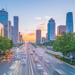 公路管理部门提供一套高效智能的监管平台，解决信息孤岛问题，综合所有信息，打造信息化智能化公路管理系统。智慧决策主要面向对象为公路管理决策者，通过对各个管理环节产生的信息进行集中统一分析，为决策提供依据和支持，智慧管理主要面向对象为公路管理参与者，通过将传统的工作手段转化为信息化、数字化的管理手段，以达到提高管理效率、规范工作流程的目的。智慧服务主要面向服务对象与时俱进的需求，通过普通干线公路相关信息的采集、整理、筛选，为服务对象提供优质价值服务。